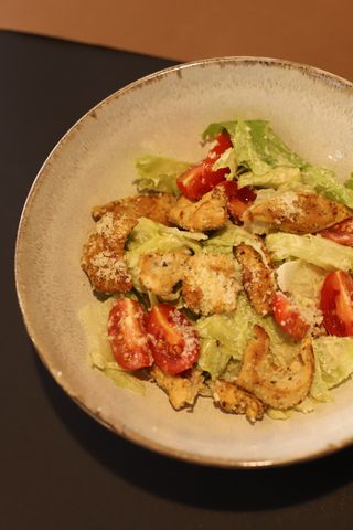 Chiken grill salad