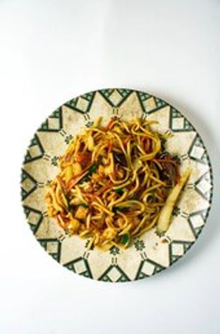 Жареная лапша по-китайски с мясом