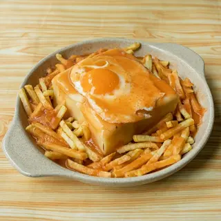 Francesinha Especial com Ovo e Batata