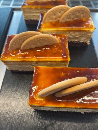 Fatia de Bolo Bolacha Caramelo