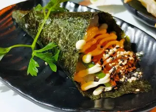 85. Temaki De Salmón