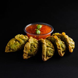 Pierożki japońskie + sos