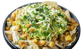 Tapa De Nachos Con Guacamole Y Queso