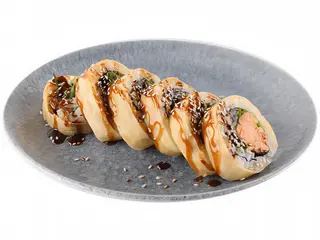 Uramaki z pieczonym łososiem teriyaki