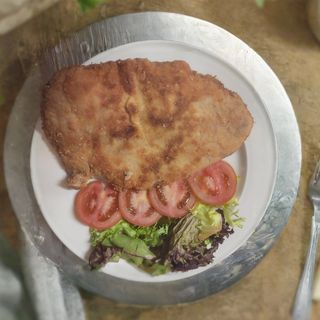 Cachopo Casero De Jamón, Queso De Oveja y pimientos Con Patatas (Ración)