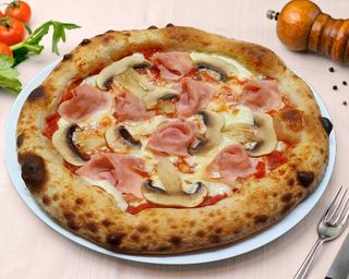 Pizza Prosciutto Funghi    Ø 33cm