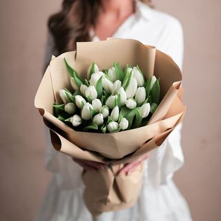 Букет із 35 білих тюльпанів