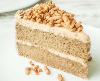 Tarta de café y nata (porción)