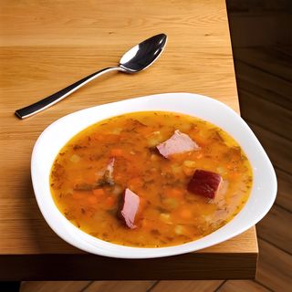 Ciorbă de fasole boabe cu carne afumată