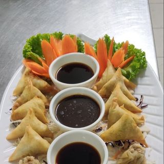 CHICKEN SAMOSAS (5 szt.)