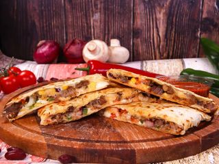 Кесадия с телешко месо (400г)