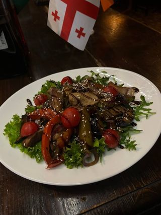 Теплий салат з телятиною 300г