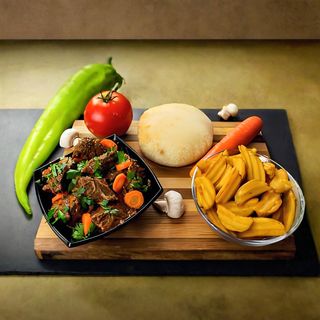 Juneći gulaš sa wedges krompirom mini obrok