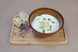 Крем-суп сирний з соусом Песто та сиром Пармезан (270г)