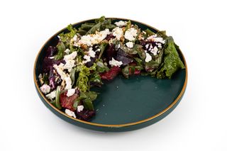 Салат со свеклой и дольками апельсина