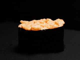 Гункан з коктейльною креветкою (45г)