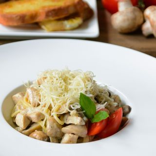 Феттучини с курицей и грибами