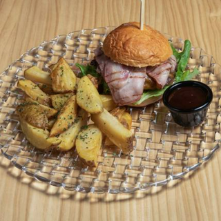 Hamburguesa De Carne De Entraña.