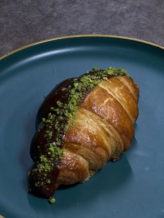 Круассан с шоколадом