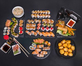 55. Uramaki tonno sott'olio philadelphia e avocado