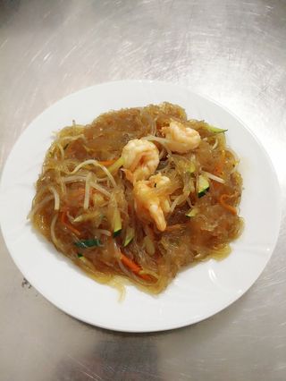 60 Spaghetti di soia saltati  con gamberi e verdure 虾粉丝