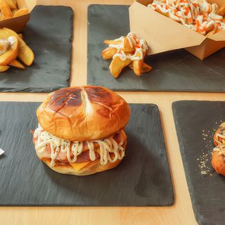 2 Hamburguesa trufada +  patatas fritas + 2 bebida a elegir