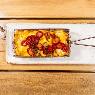 PATATINE,FORMAGGIO CHEDDAR,JALAPENOS FRITTI/FRIES, CHEDDAR, FRIED JALAPENOS