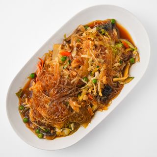 Pirjani stakleni rezanci s povrćem