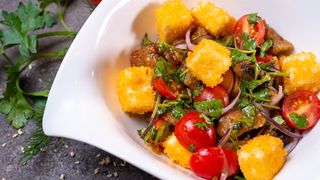 Салат с жаренными баклажанами, грибами и брынзой