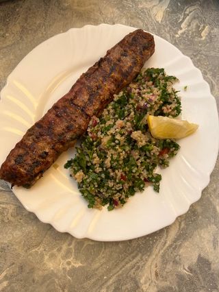 Адана кебап с гарнитура