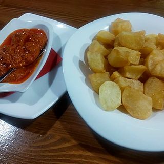 Bravas Caseras A Las Tres Salsas