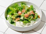 Salata cu somon slab sarat
