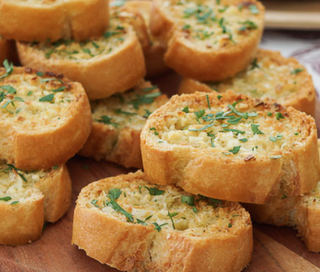 Pan de ajo (ración)