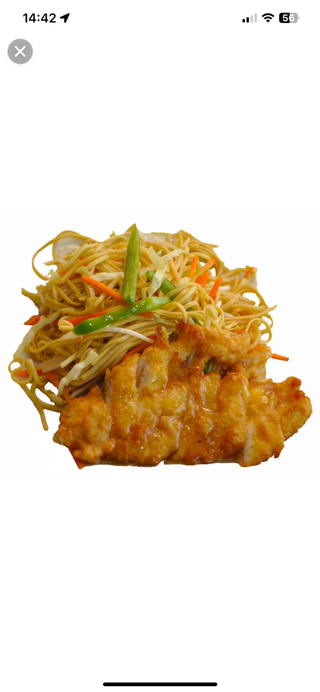 Tallarines fritos con pollo al limón