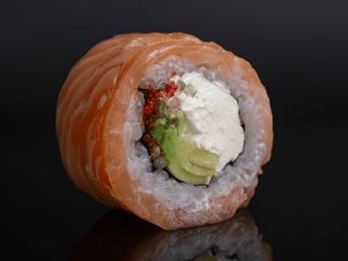 Philadelphia z łososiem i awokado 8 szt.