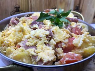 OVOS PARTIDOS C/PRESUNTO E TOMATE