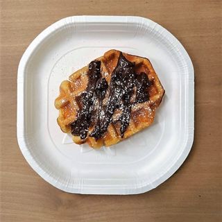Waffle belga con crema di nocciola Piemonte IGP