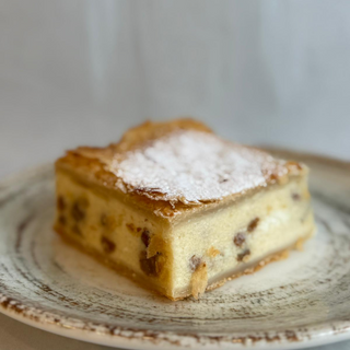 Placinta cu branza si stafide 140 g