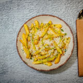 Cartofi prăjiți cu parmezan, pătrunjel și usturoi