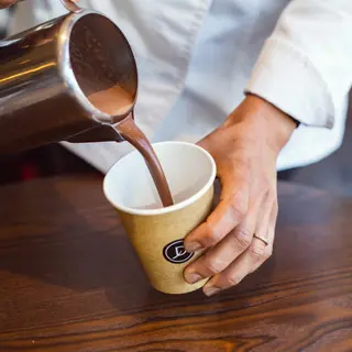 Chocolate caliente con nata grande