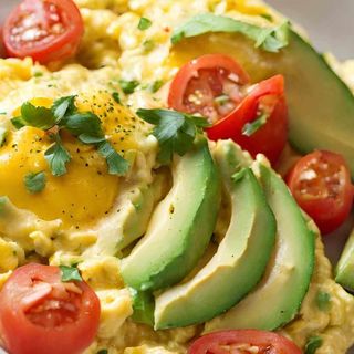 Huevo Revuelto Y Aguacate