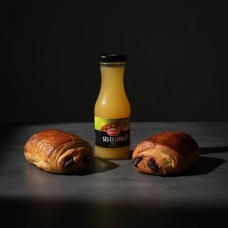 Pain de chocolate+ zumo o café 