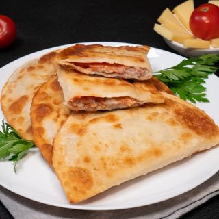 Czebureki Z Wieprzowiną, Serem I Pomidorami 2 Szt