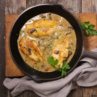 Piletina u šumskom umaku + kroketi
