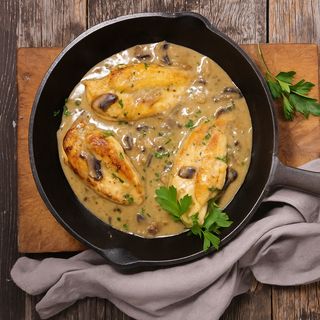 Piletina u šumskom umaku + kroketi