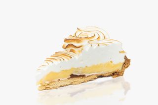 Porcion De Tarta De Limon Y Merengue