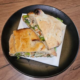 Pileći sendvič u domaćem pecivu