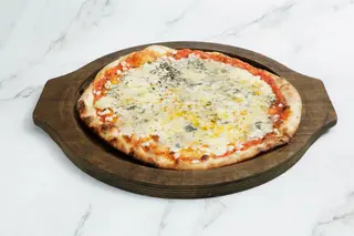 Pizza De Quesos