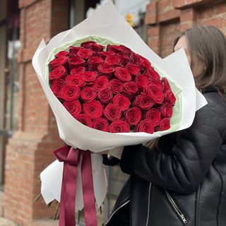 ორმოცდაათი ბორდოსფერის ვარდის თაიგული 2243