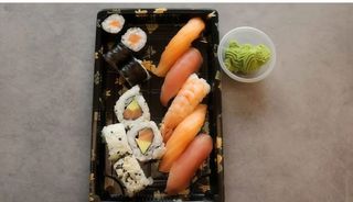 409 Acqua, 5 nigiri, 4 hosomaki, 4 uramaki,